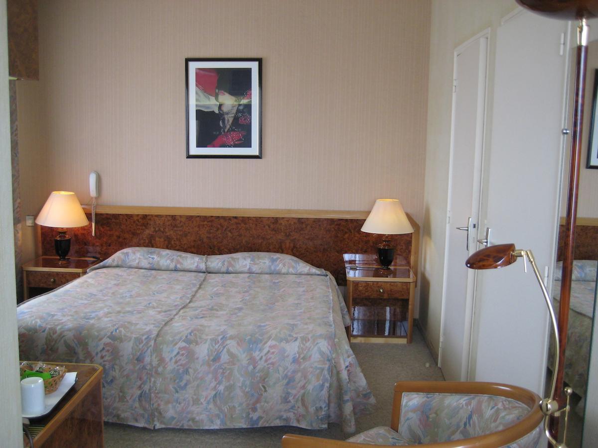 Hotel Bellevue De Tradition Familiale Morcenx Bilik gambar